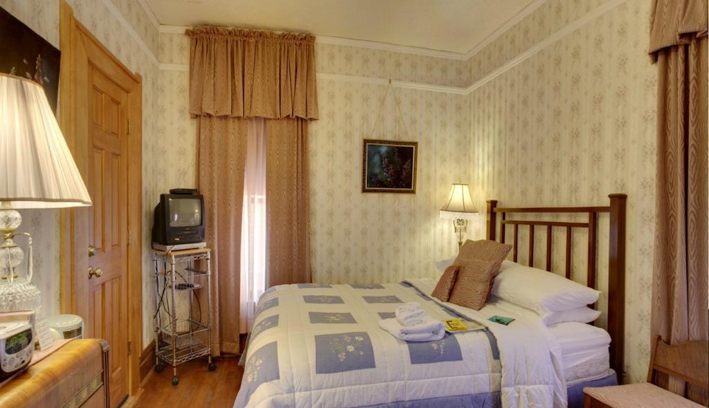 Garden House Bed And Breakfast Hannibal Quarto foto